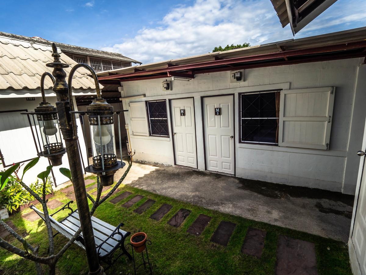Hotel Tommy Huts à Chiang Mai Extérieur photo