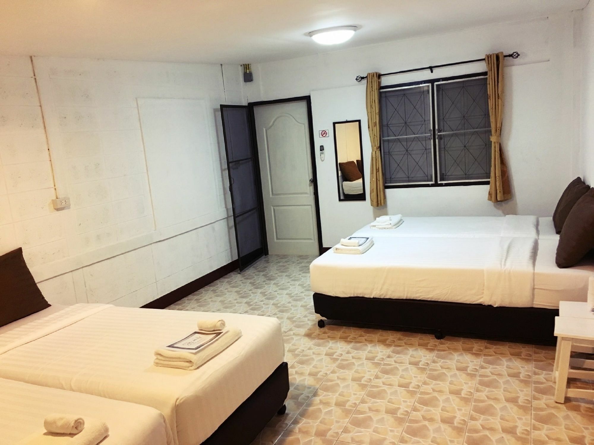 Hotel Tommy Huts à Chiang Mai Extérieur photo